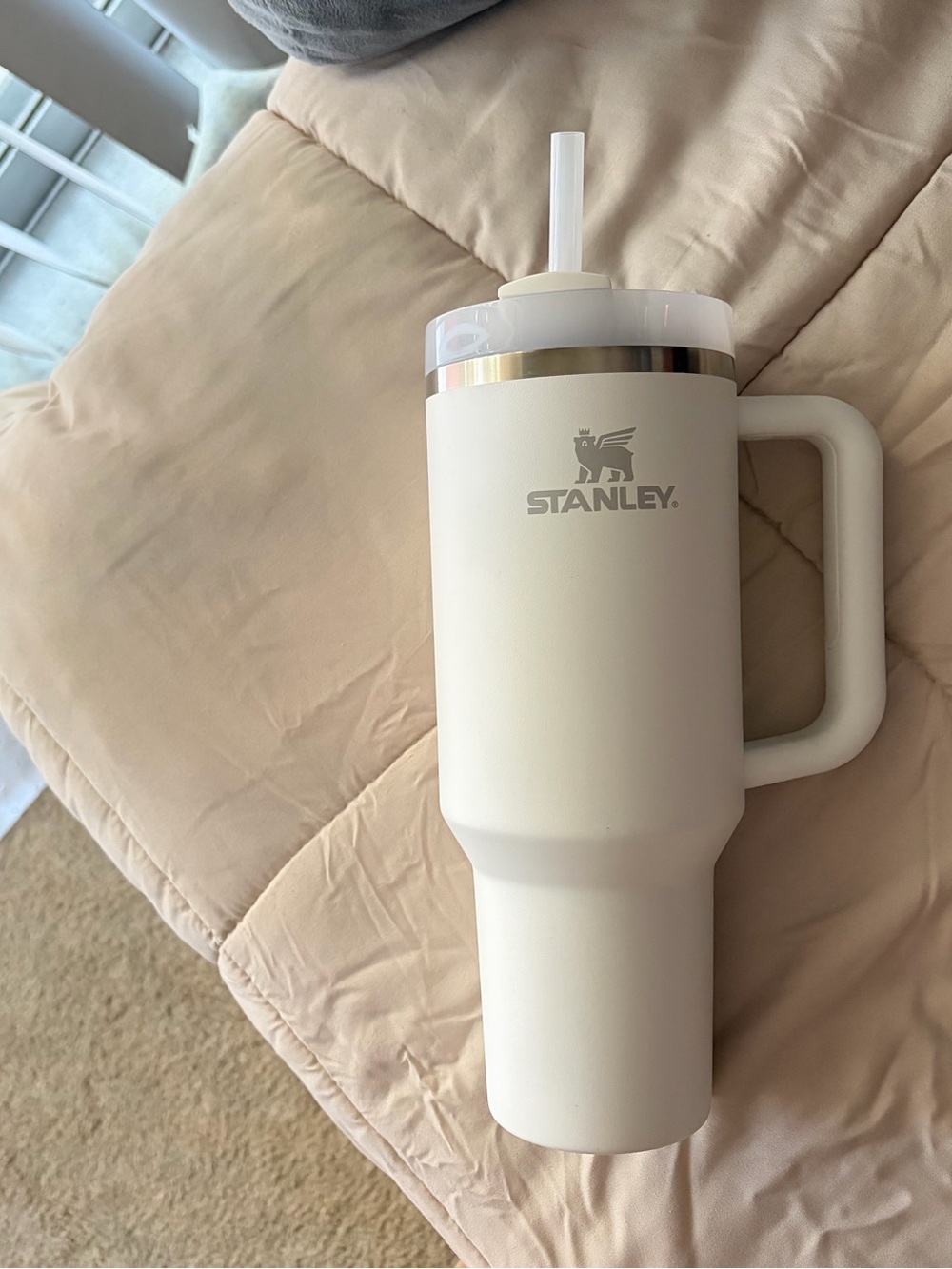 Stanley White Travel Tumbler with Handle and Clear Straw Lid